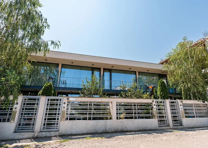 AIFEN Aparthotel - Apartamente pentru Toata Familia În Eforie Nord - cu Gradină Proprie, la 2 Pași de Plajă