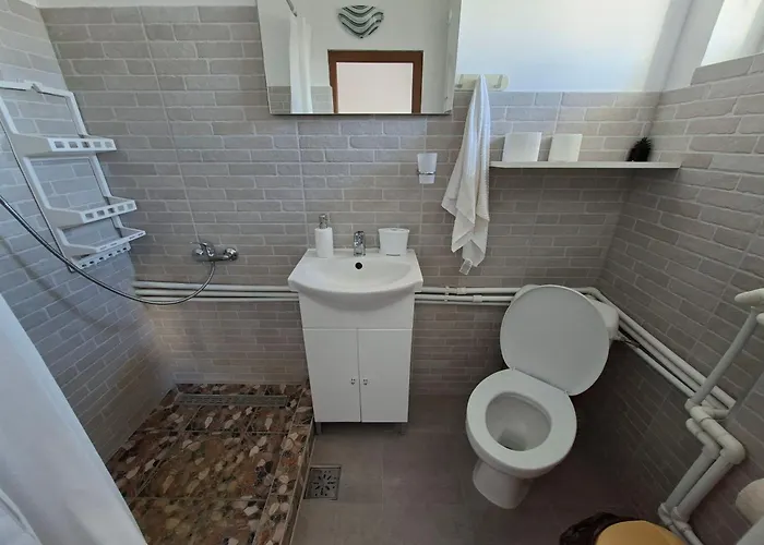 Cazare Garsoniere Four Studious Eforie Nord - baie proprie, bucătărie comună, etaj 4