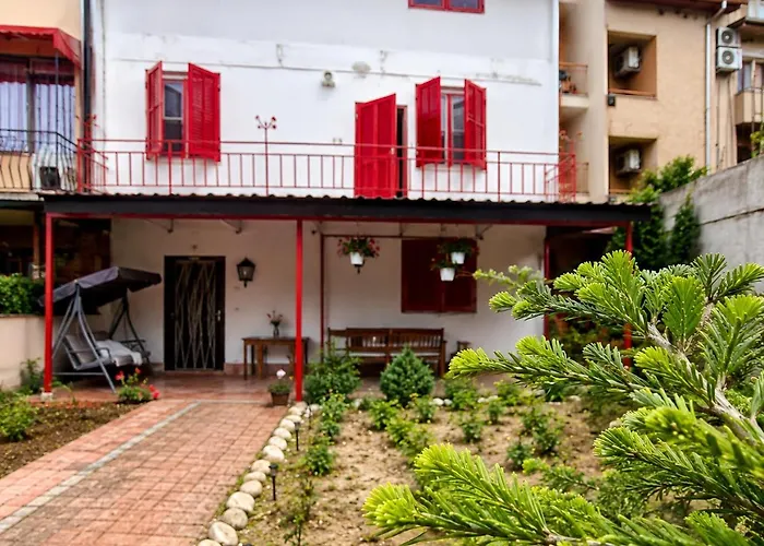 Casa Cu Obloane Rosii By Cochilia - Parcare Privata