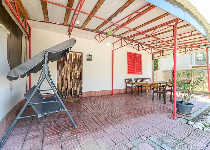 Casa Cu Obloane Rosii By Cochilia - Parcare Privata