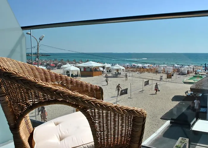Ryanna Beach Pe Plaja Belona